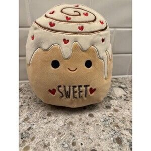 Anita The Cinnamon Roll 8 Inch Squishmallow Kellytoy Plush EUC Sweet Soft